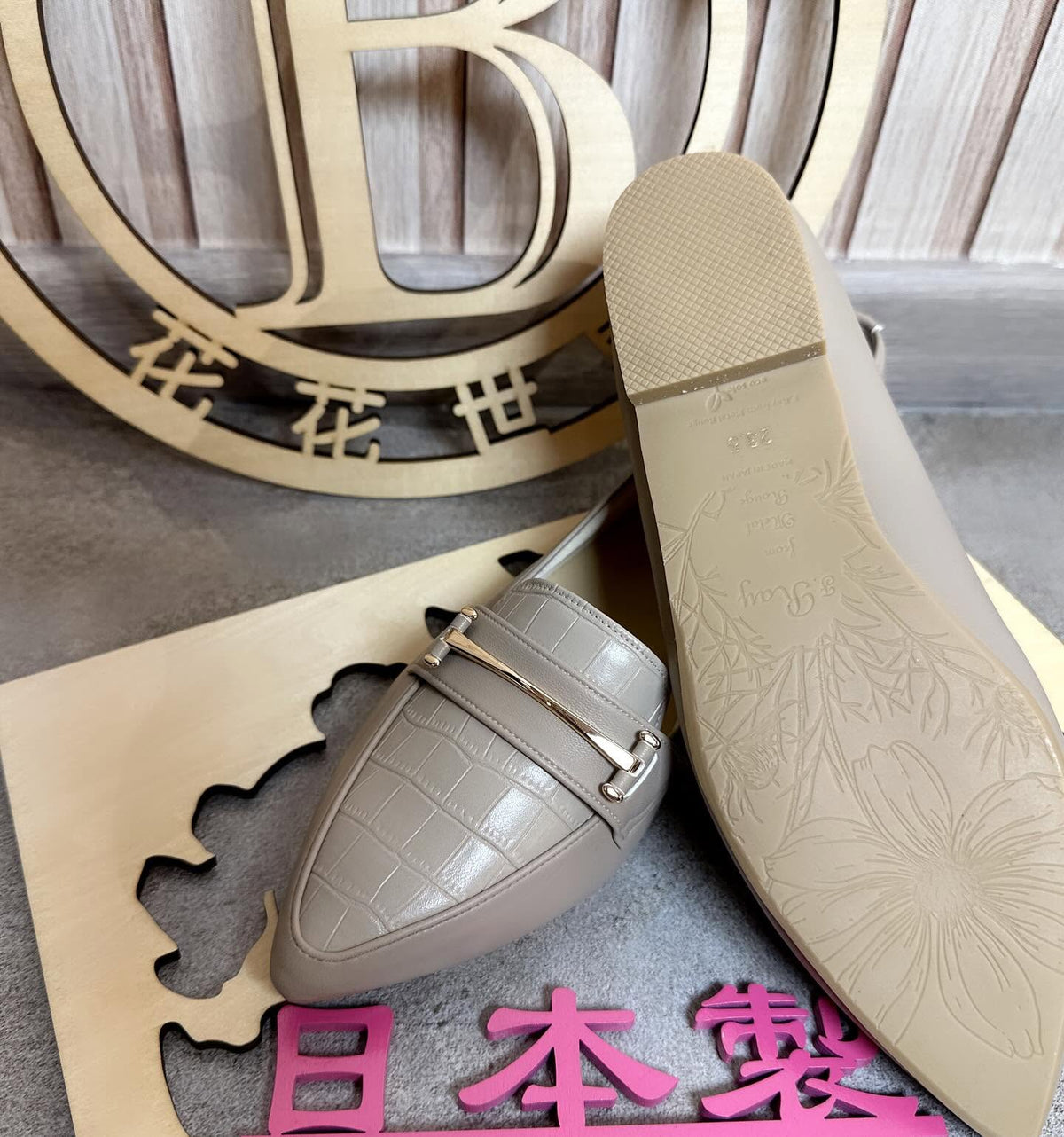 🇯🇵 新品 日本製Metal Rouge 1.5cm高 合成皮尖頭鞋 1001 鞋頭及2邊包棉布好著 一字金扣夠簡約 杏/黑/銀 3色入