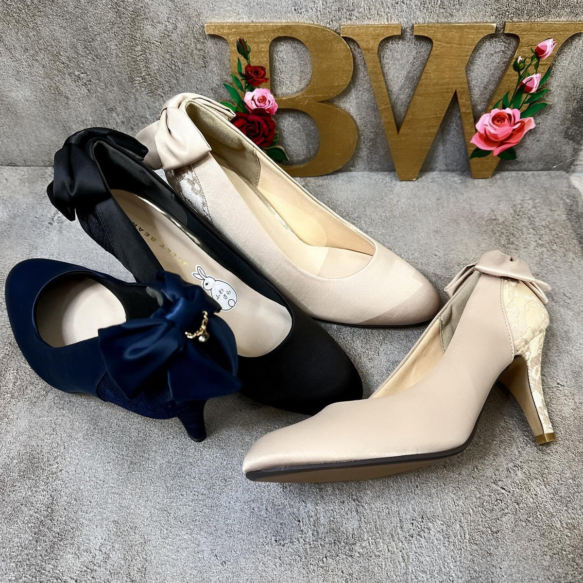 On Sale❤️快閃⚡️$585 VIP$567 🇯🇵 新品JELLY BEANS 7.5cm 高 高跟鞋 👠 後踭及鞋踭拼喱士 立體蝴蝶結吊閃石高貴 204-59040 好好著白兔🐰仔系列 米/黑/紺3色入