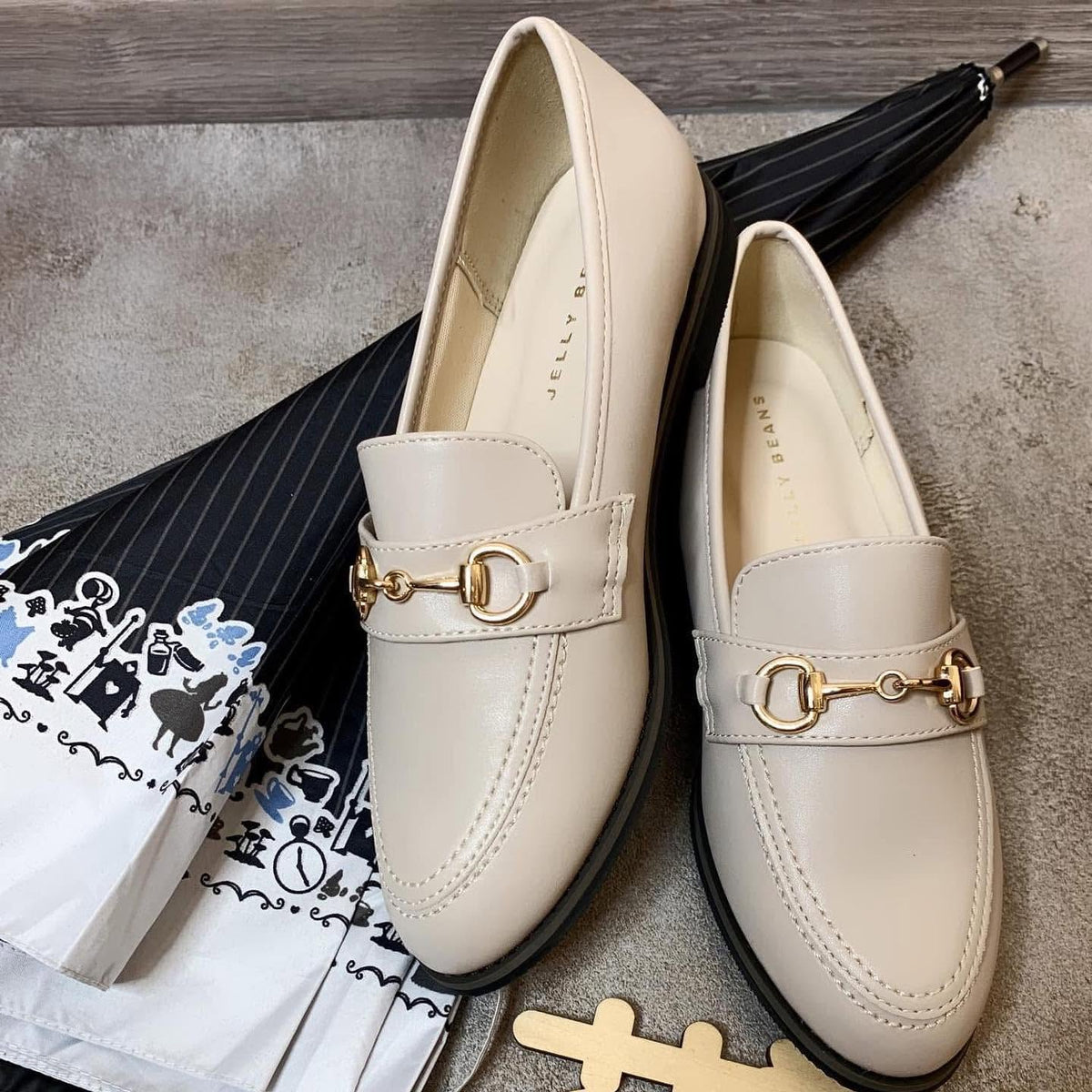 On Sale $450 VIP$430 🇯🇵 Jelly Beans ☔️☀️🌦️晴雨兩著鞋款 1.5cm高 防跣鞋底415-10100米白/黑 2色入