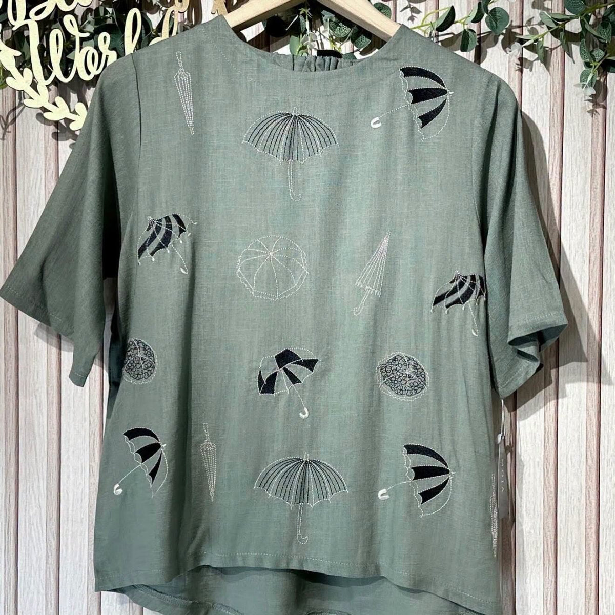 快💨閃$168 🇯🇵 新品MOJA混麻涼爽料上衣 778017 刺繡雨傘☂️圖案 米/綠/灰3色入