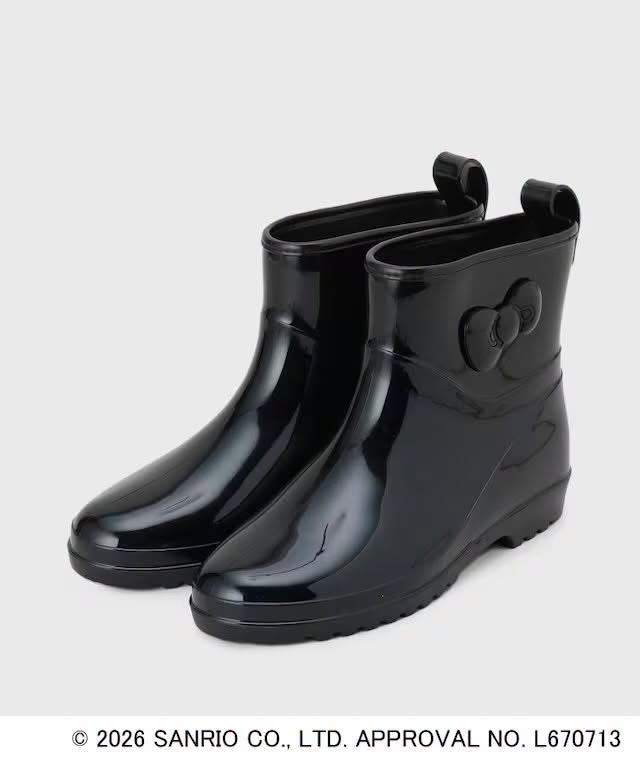 🇯🇵“OPAQUE.CLIP X Hello Kitty"Crossover 長筒款雨靴$550,中筒款雨靴$520 C71-95011